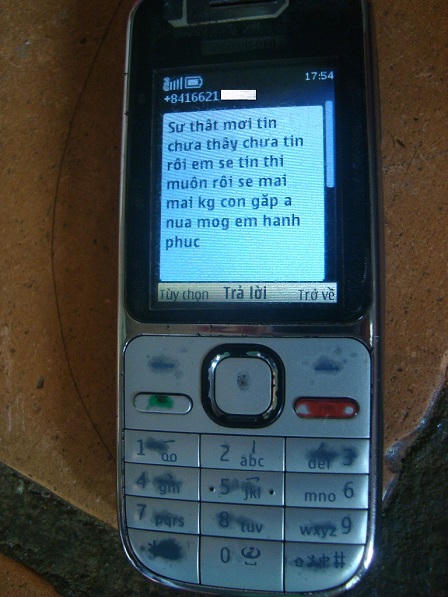 Bị phát hiện quay lén con gái đang tắm, cha dượng tự vẫn vì xấu hổ